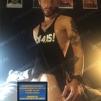 QUI pour me masser et carresser