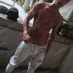 Jeune maitre dominateur recherche esclaves