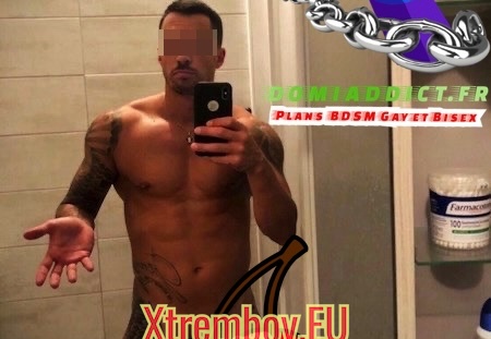 Fantasme hommes ou femmes de ménage nu pour un grand nettoyage