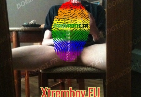 J'exhibe ma grosse queue sous vos yeux