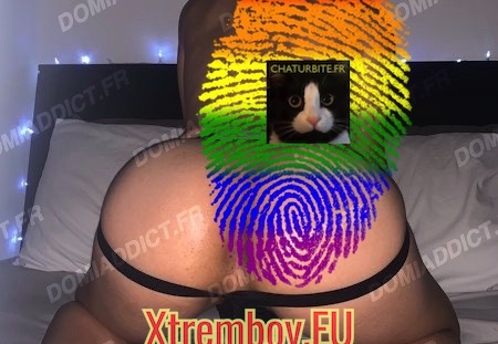 Petite pute en recherche de grosses bites chez moi